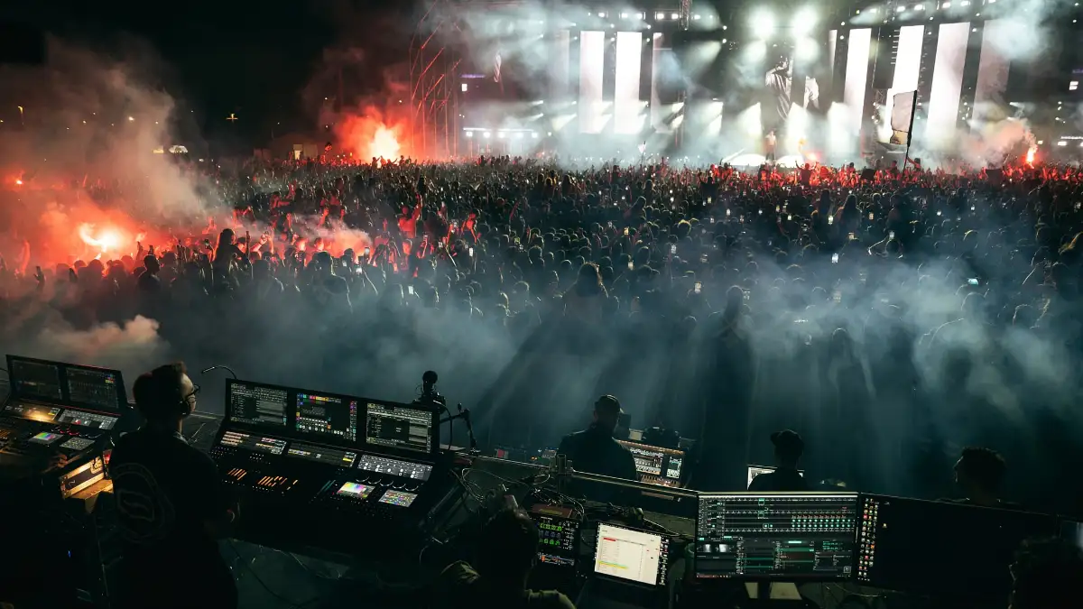 Andreas Lampropoulos, AdreasLam, visual designer music festivals, vj, motion graphics, animation greece 3dtrek